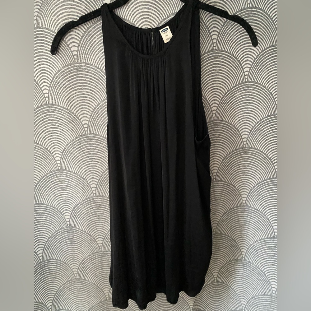 💸$7 bundled- 3 for$21 SALE💸 
Old Navy High Neck Flowy Black Tank